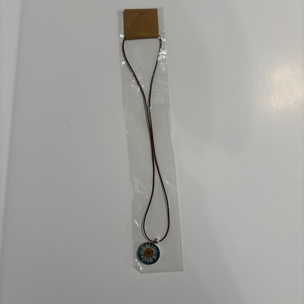 ZAD White‎ Daisy Pendan